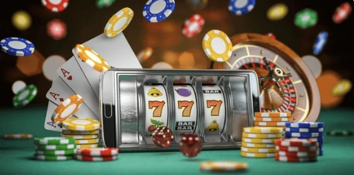 Spilleautomat med rulett, casinochips og gullmynter